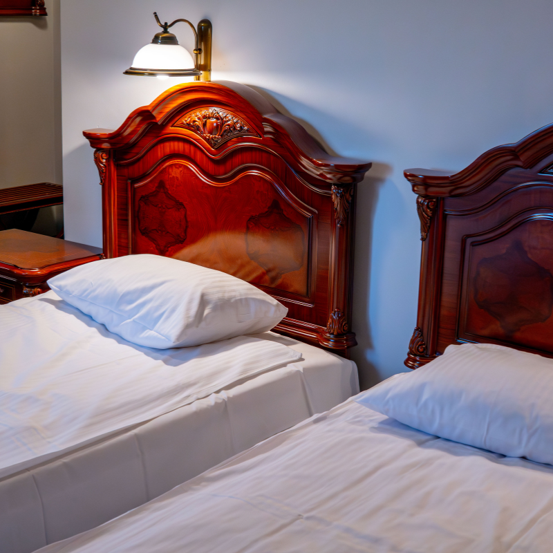 Pokój dwuosobowy Twin Delux – komfort klasy premium dla dwóch osób w podróży służbowej w Hotelu Górskim w łódzim (4).png