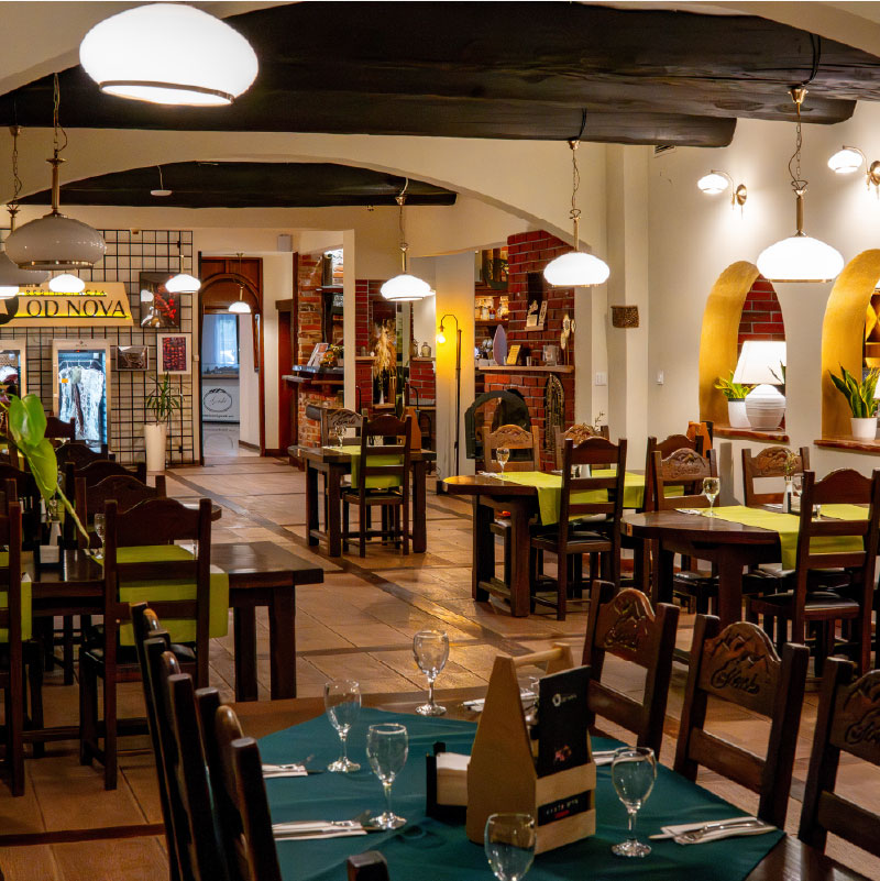 Sala Restauracyjna w Hotelu Górskim  przestrzeń na wydarzenia biznesowe i integracje w województwie łódzkim (1).jpg