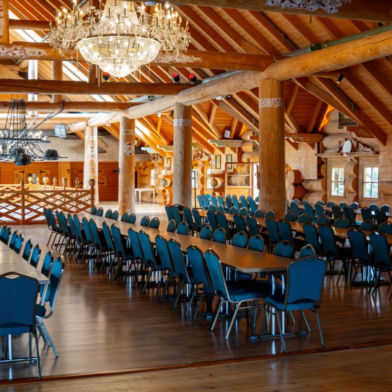 Hotel Górski trzygwiazdkowy z 8 salami w tym 3 na 300 osób na konferencje szkolenia i każdą imprezę firmową w województwie łódzkim .jpg
