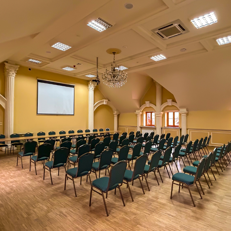 Sala Kryształowa w Hotelu Górskim  przestrzeń na imprezy i wydarzenia biznesowe i integracje w Łódzkim (4).png