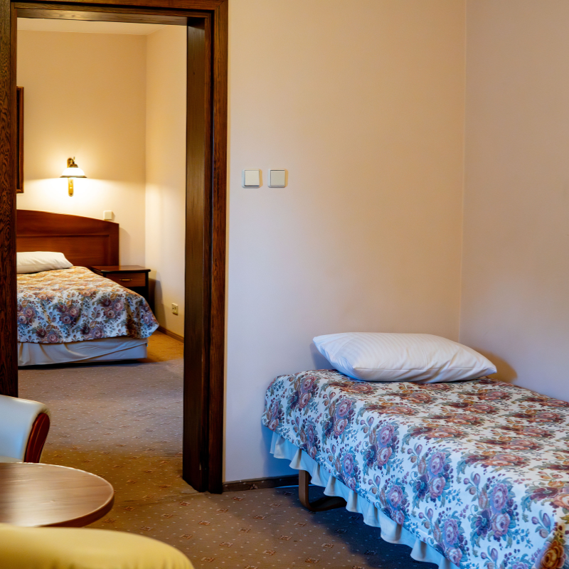 Pokój Studio Rodzinne Trzyosobowy w trzygwiazdkowym Hotelu Górskim w łódzkim dla firm i rodzin  (7).png