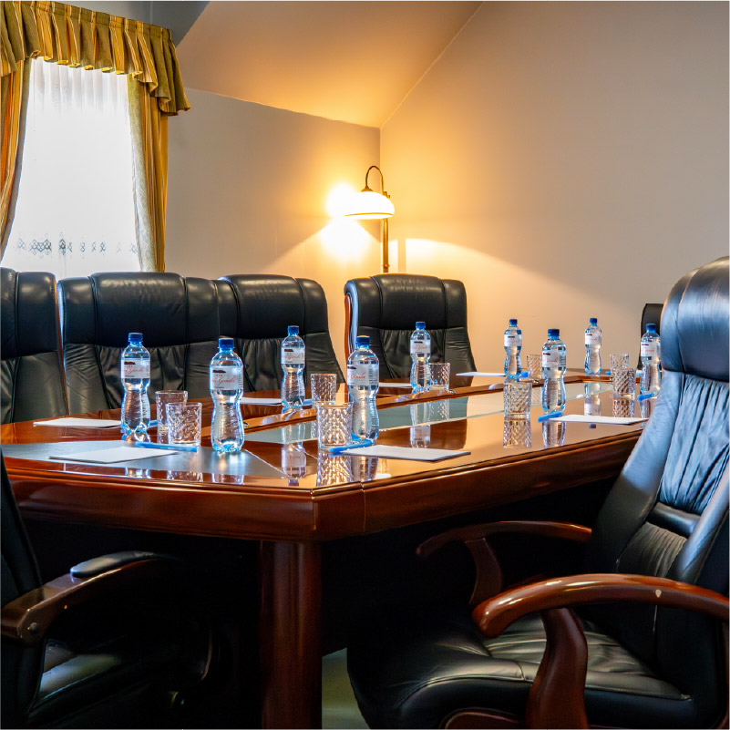 Sala Kameralna konferencyjna w Hotelu Górskim przestrzeń na wydarzenia biznesowe i spotkania w łódzkim (1).jpg