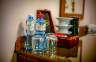 Pokój dwuosobowy DOUBLE  nocleg z dużym łóżkiem przy trasie S8 w Hotelu Górskim trzygwiazdkowym łodzkie (2).jpg
